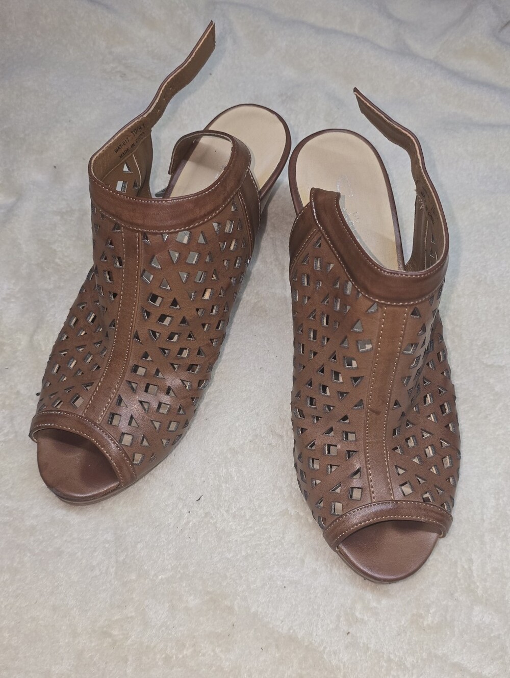 CL BY LAUNDRY Women's Ankle Buckle Heels Size 10M  Brown Open Toe